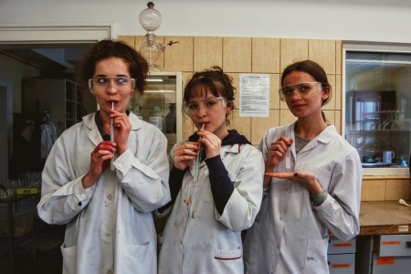 Klasa 1c na zajęciach laboratoryjnych z chemii w Katowicach, 2018