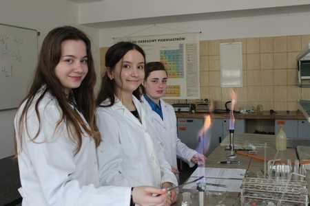 Klasa 1c na zajęciach z chemii w Pałacu Młodzieży