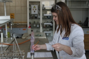 Zajęcia laboratoryjne z chemii w Katowicach, kl. 1c, 13.03.2015 - zdjęcie38