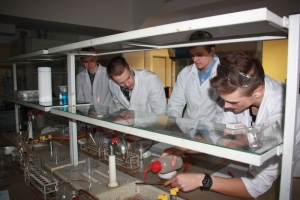 Zajęcia laboratoryjne z chemii w Katowicach, kl. 2c, 27.03.2015 - zdjęcie28