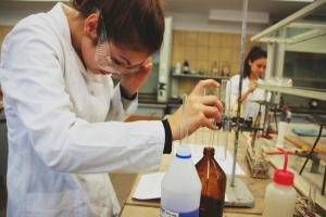 Zajęcia laboratoryjne z chemii w Katowicach kl. 3c, 12.10.2015 - zdjęcie28