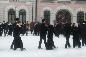 Polonez maturzystów na żywieckim rynku, 21.01.2016; kl. 3 a,b,c - zdjęcie27