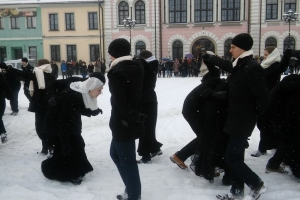 Polonez maturzystów na żywieckim rynku, 21.01.2016; kl. 3 a,b,c - zdjęcie22