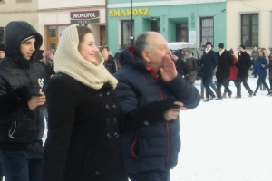 Polonez maturzystów na żywieckim rynku, 21.01.2016; kl. 3 a,b,c - zdjęcie4