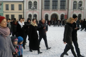 Polonez maturzystów na żywieckim rynku, 21.01.2016; kl. 3 a,b,c - zdjęcie1