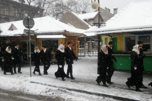 Polonez maturzystów na żywieckim rynku, 21.01.2016; kl. 3 a,b,c - zdjęcie36