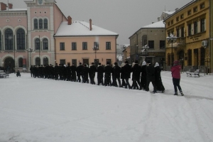 Polonez maturzystów na żywieckim rynku, 21.01.2016; kl. 3 a,b,c - zdjęcie35