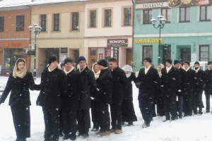 Polonez maturzystów na żywieckim rynku, 21.01.2016; kl. 3 a,b,c - zdjęcie33