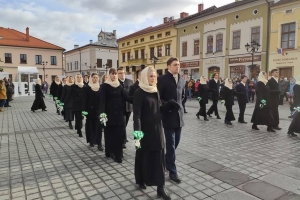 Polonez maturzystów na żywieckim rynku 2020 - zdjęcie10