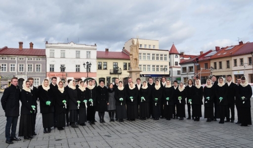 Polonez maturzystów na żywieckim rynku 2020