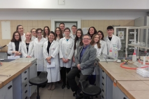 Klasa 1c na zajęciach laboratoryjnych z chemii w Katowicach, 07.04.2017 - zdjęcie19