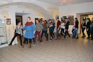 Lekcja tańca średniowiecznego - zdjęcie11