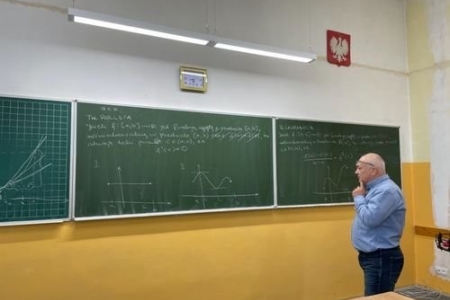 Wykłady w matematycznych klasach uniwersyteckich