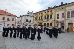 Polonez maturzystów na żywieckim rynku – inauguracja Roku Kopernikańskiego - zdjęcie23