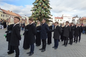 Polonez maturzystów na żywieckim rynku – inauguracja Roku Kopernikańskiego - zdjęcie21