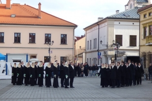 Polonez maturzystów na żywieckim rynku – inauguracja Roku Kopernikańskiego - zdjęcie20