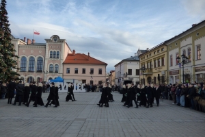 Polonez maturzystów na żywieckim rynku – inauguracja Roku Kopernikańskiego - zdjęcie9