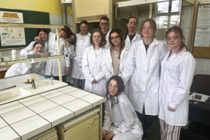 Uczniowie klas trzecich o profilu biologiczno-chemicznym na zajęciach w Instytucie Chemii UŚ - zdjęcie15