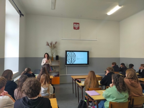 Zajęcia seminaryjne z języka angielskiego w klasach z nauczaniem dwujęzycznym