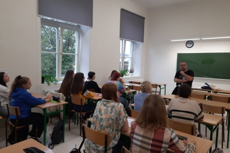 Zajęcia seminaryjne w klasach uniwersyteckich humanistycznych