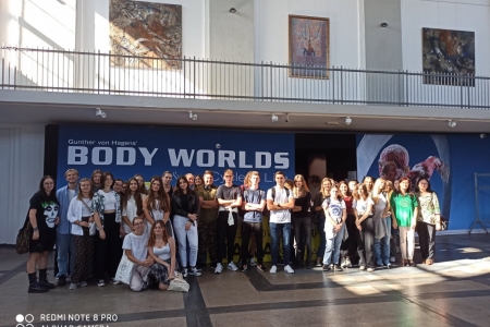 Klasy 3c i 4c na warsztatach kryminalistycznych w WSFiP oraz wystawie anatomicznej Body Worlds