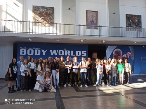 Klasy 3c i 4c na warsztatach kryminalistycznych w WSFiP oraz wystawie anatomicznej Body Worlds