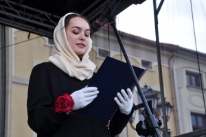 Polonez maturzystów na żywieckim rynku - inauguracja obchodów 120-lecia naszego liceum - zdjęcie1