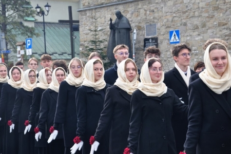 Polonez maturzystów na żywieckim rynku - inauguracja obchodów 120-lecia naszego liceum