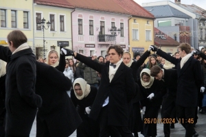 Polonez maturzystów na żywieckim rynku - inauguracja obchodów 120-lecia naszego liceum - zdjęcie7