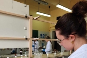 Klasa 2c i 2g na warsztatach chemicznych UŚ w Katowicach - zdjęcie11