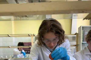 Klasa 2c i 2g na warsztatach chemicznych UŚ w Katowicach - zdjęcie7