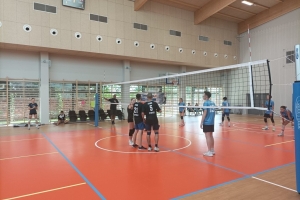 Turniej piłki siatkowej w mixtach zorganizowany z okazji 120 - Lecia Szkoły - zdjęcie4
