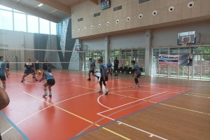 Turniej piłki siatkowej w mixtach zorganizowany z okazji 120 - Lecia Szkoły - zdjęcie2