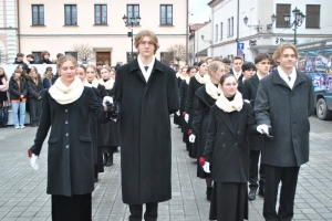 Polonez maturzystów na żywieckim rynku - zdjęcie3