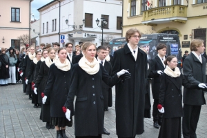 Polonez maturzystów na żywieckim rynku - zdjęcie2