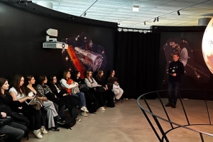 ZAJĘCIA z geografii i astronomii w Planetarium Śląskim  w Chorzowie - zdjęcie5
