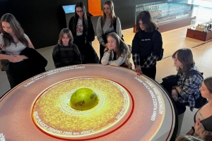 ZAJĘCIA z geografii i astronomii w Planetarium Śląskim  w Chorzowie - zdjęcie4