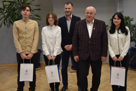 Marta Skrzypek zwyciężczynią etapu okręgowego konkursu „Poznajemy Senat Rzeczypospolitej Polskiej”