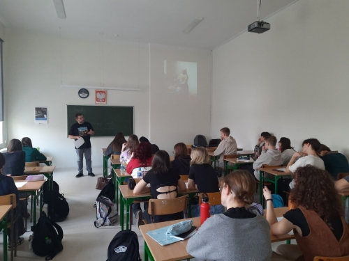 Zajęcia z prof. Pawłem Sporkiem w klasach uniwersyteckich humanistycznych