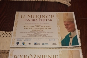 Rodzinne wspomnienia o wielkiej wizycie – uczniowie szkoły laureatami konkursu o św. Janie Pawle II - zdjęcie3