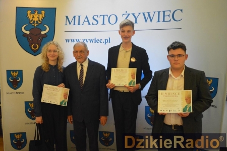 Rodzinne wspomnienia o wielkiej wizycie – uczniowie szkoły laureatami konkursu o św. Janie Pawle II