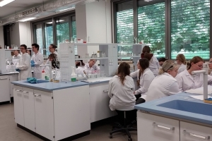 Warsztaty z chemii na UŚ w Chorzowie - klasa 3c i 3g - zdjęcie17