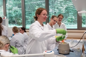 Warsztaty z chemii na UŚ w Chorzowie - klasa 3c i 3g - zdjęcie7