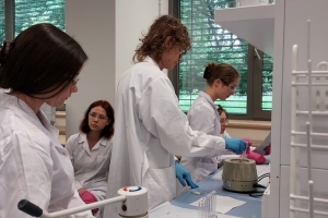 Warsztaty z chemii na UŚ w Chorzowie - klasa 3c i 3g - zdjęcie15