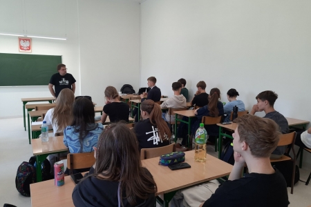 Zajęcia seminaryjne w klasach uniwersyteckich humanistycznych