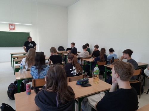Zajęcia seminaryjne w klasach uniwersyteckich humanistycznych