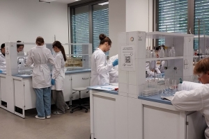 Warsztaty z chemii na UŚ w Chorzowie - klasa 3c i 3g - zdjęcie16