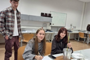 ZAJĘCIA laboratoryjne z fizyki w Uniwersytecie Jagiellońskim - zdjęcie21