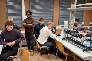 ZAJĘCIA laboratoryjne z fizyki w Uniwersytecie Jagiellońskim - zdjęcie11