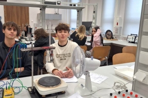 ZAJĘCIA laboratoryjne z fizyki w Uniwersytecie Jagiellońskim - zdjęcie12